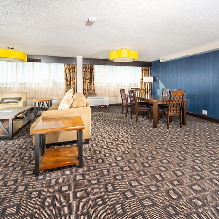 Holiday Inn Louisville East - Hurstbourne By Ihg Esterno foto