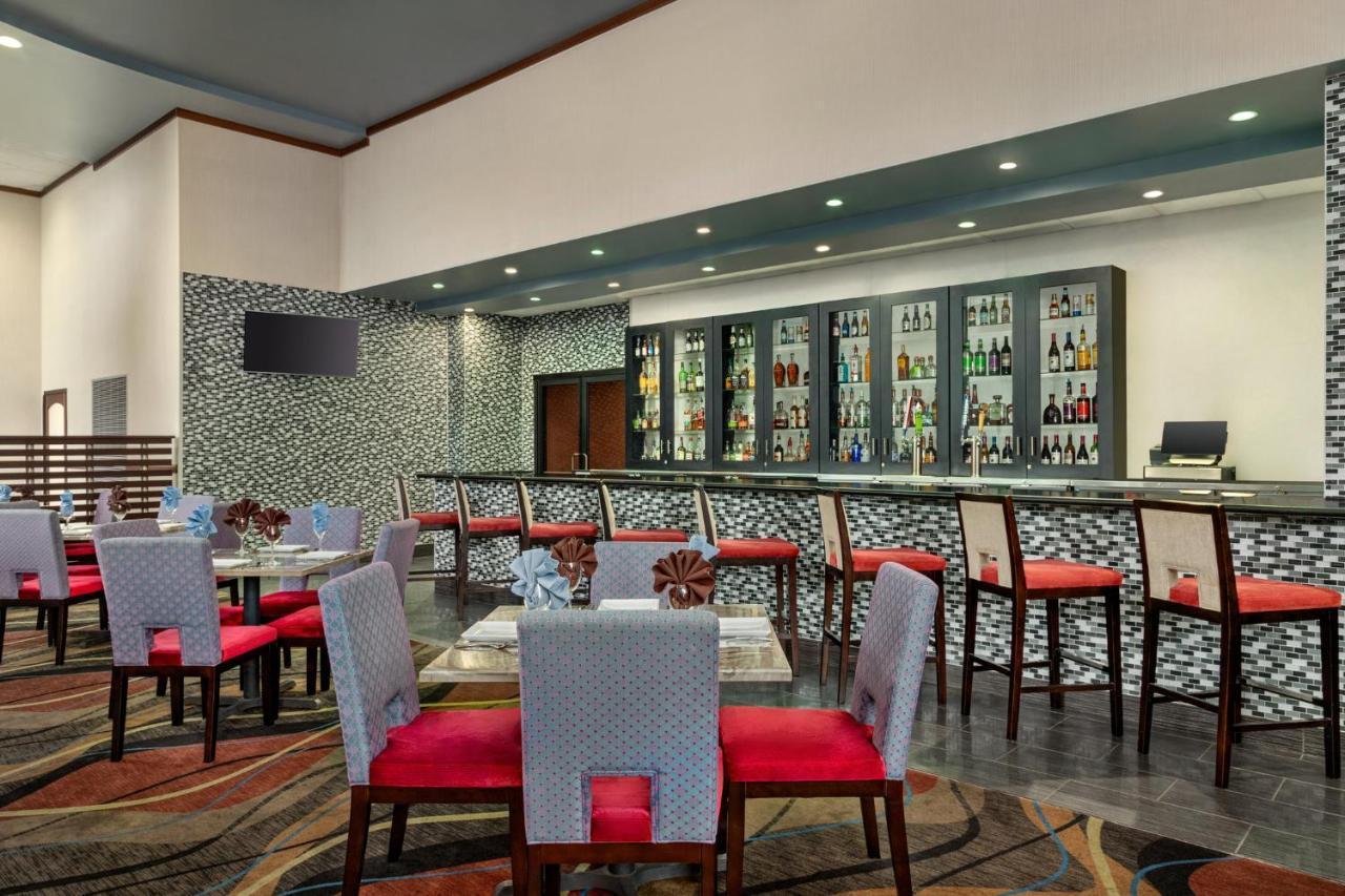 Holiday Inn Louisville East - Hurstbourne By Ihg Esterno foto
